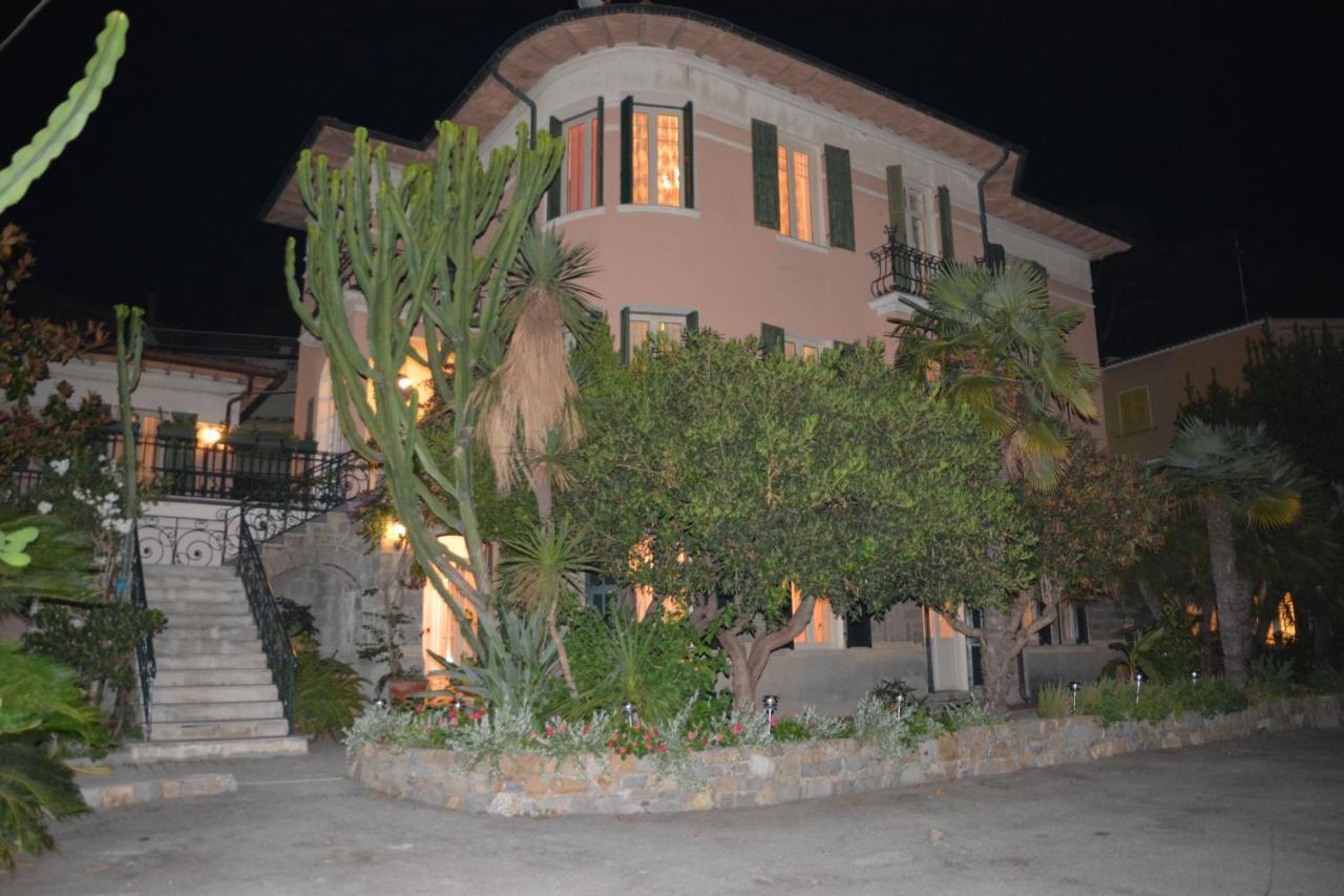 Hotel La Scogliera Бордихера Екстериор снимка