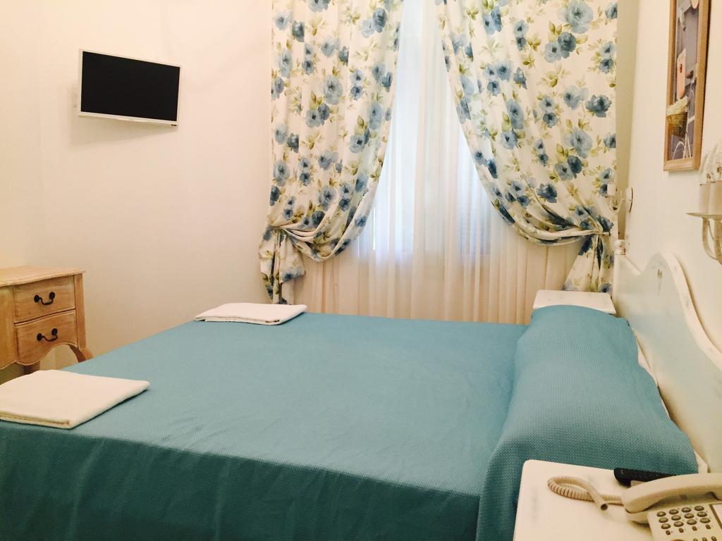 Hotel La Scogliera Бордихера Стая снимка