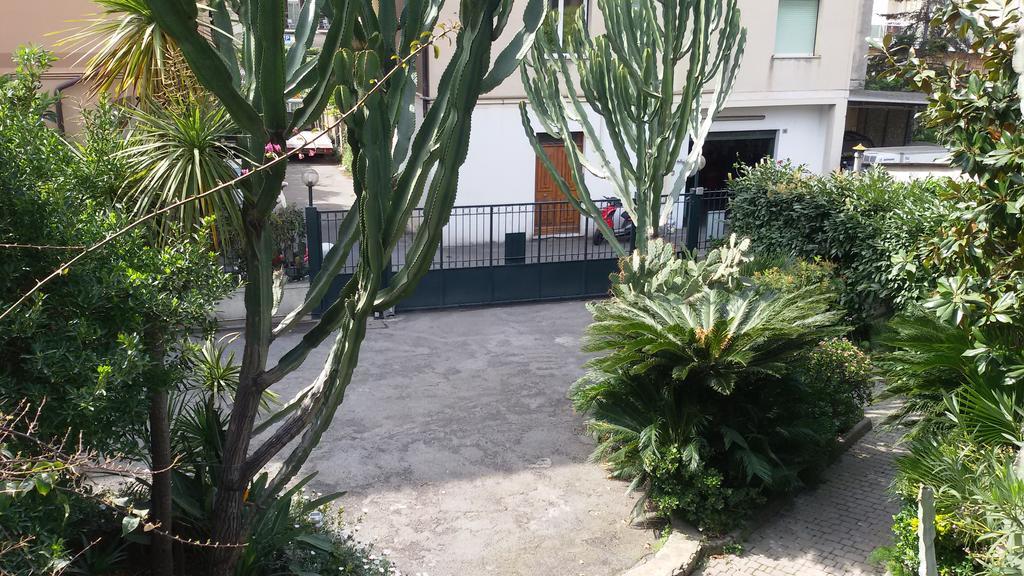Hotel La Scogliera Бордихера Екстериор снимка