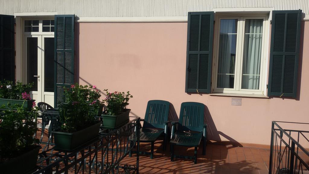 Hotel La Scogliera Бордихера Екстериор снимка
