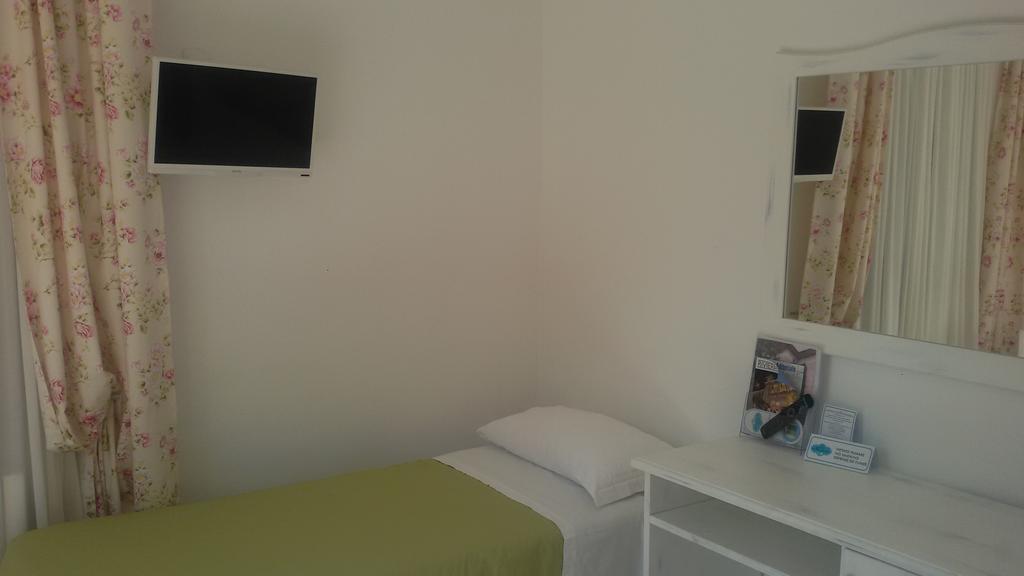 Hotel La Scogliera Бордихера Екстериор снимка