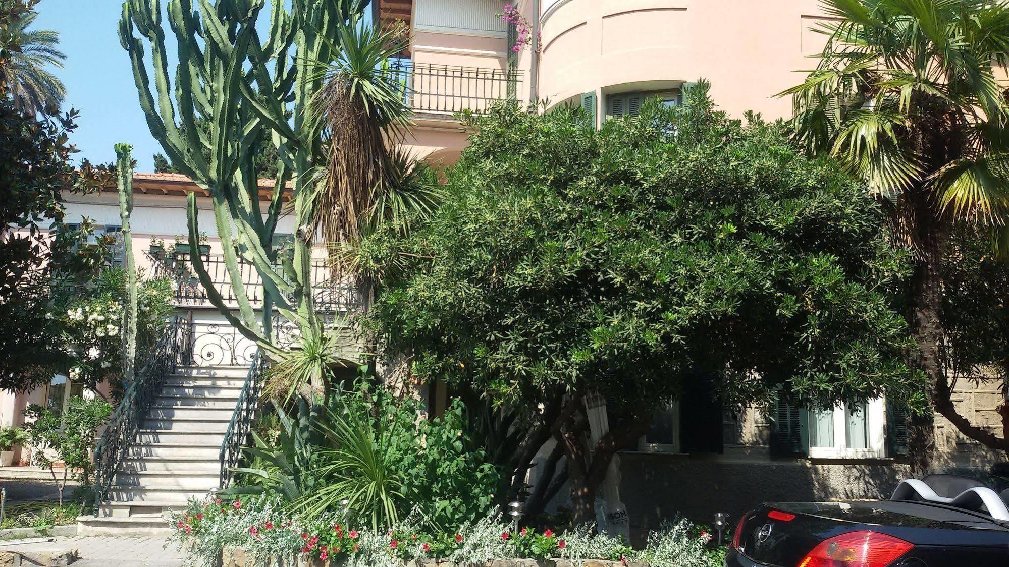 Hotel La Scogliera Бордихера Екстериор снимка