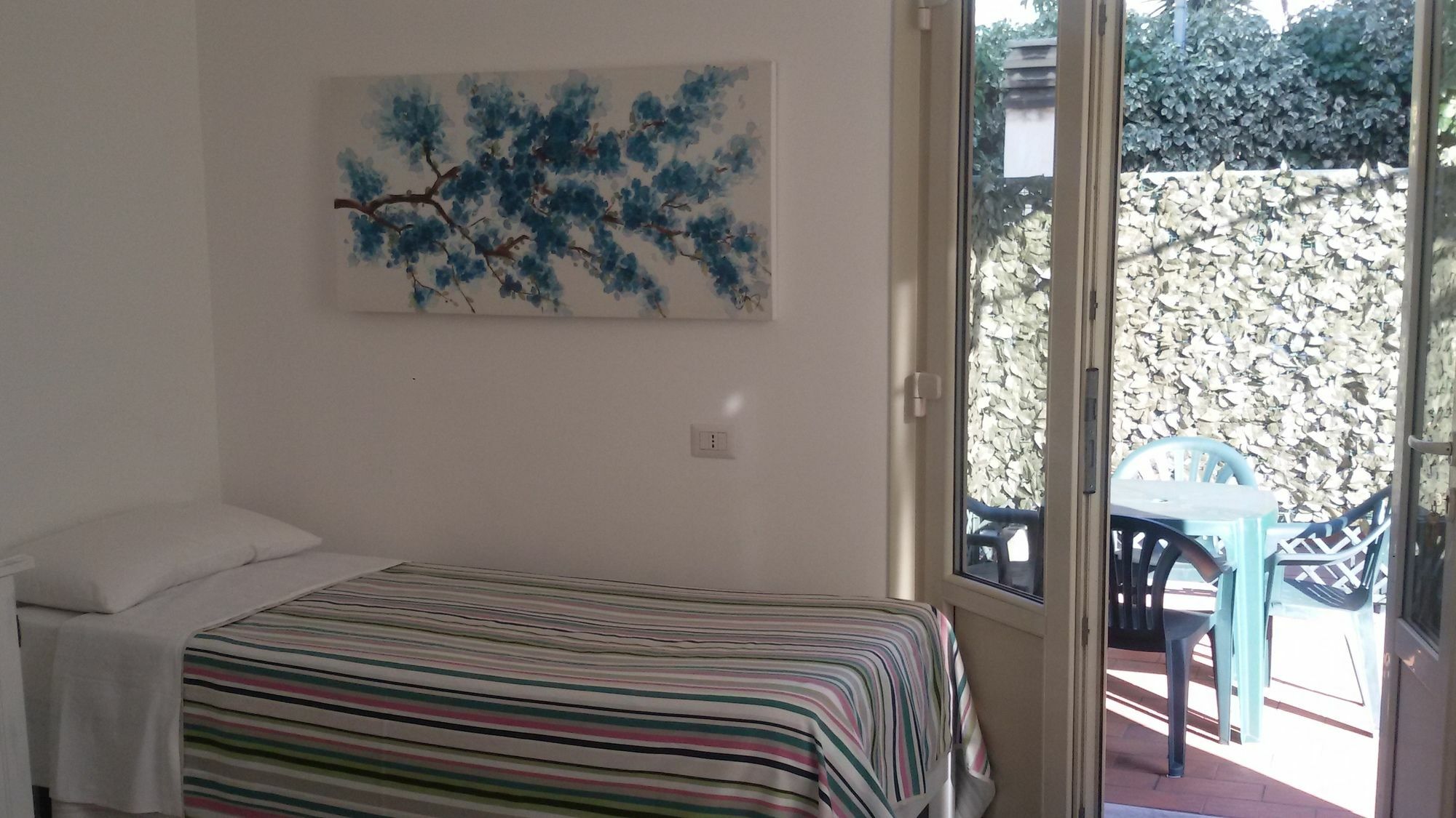 Hotel La Scogliera Бордихера Екстериор снимка