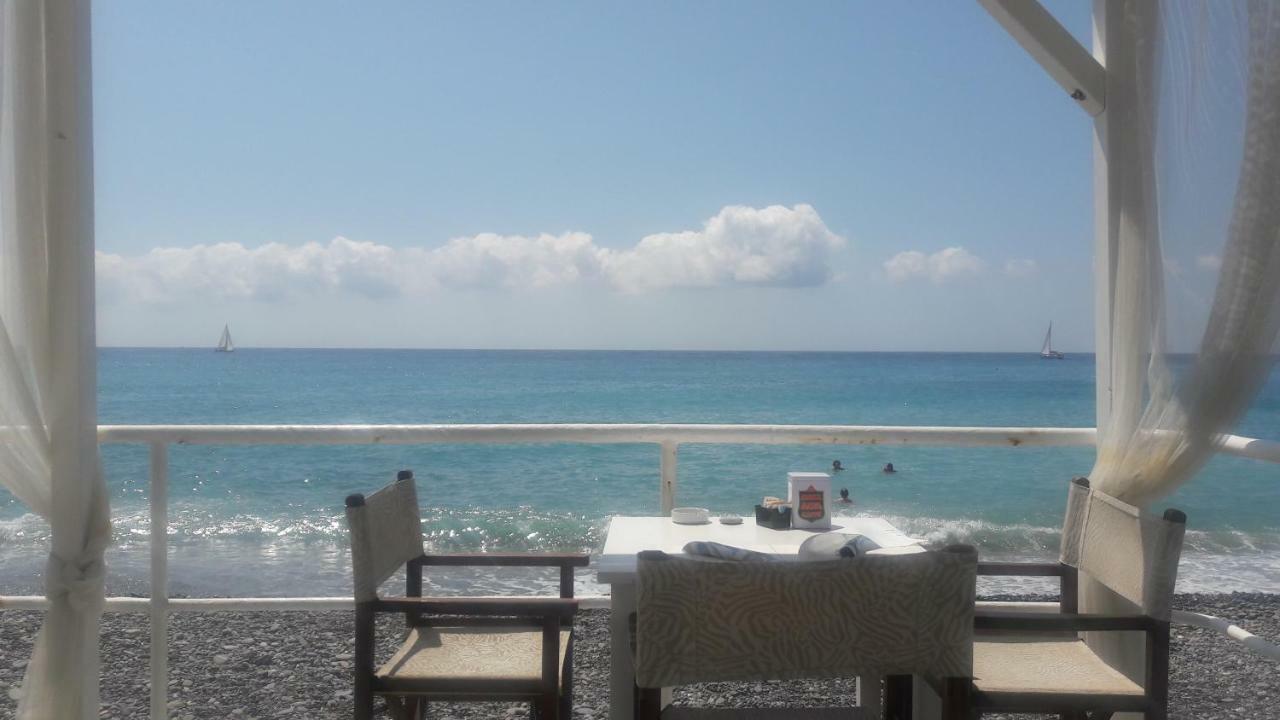 Hotel La Scogliera Бордихера Екстериор снимка